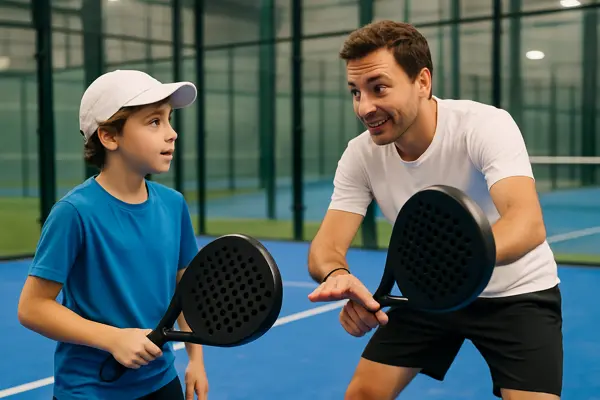 Saiba como raquetes e acessórios adaptados para jogadores com TDAH podem melhorar o foco e o desempenho no padel, ajudando a maximizar o potencial durante os treinos.