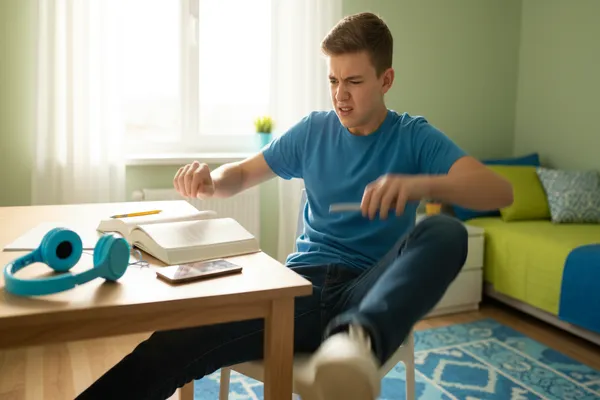 Sinais de Hiperatividade e Impulsividade na Adolescência
